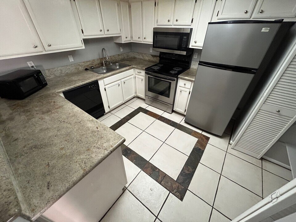 9070 Spring Mountain Rd in Las Vegas, NV - Building Photo
