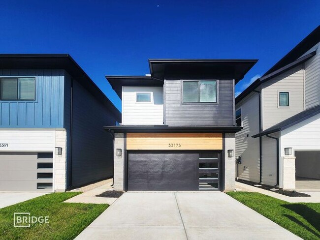 property at 33175 Oak Hts Pl