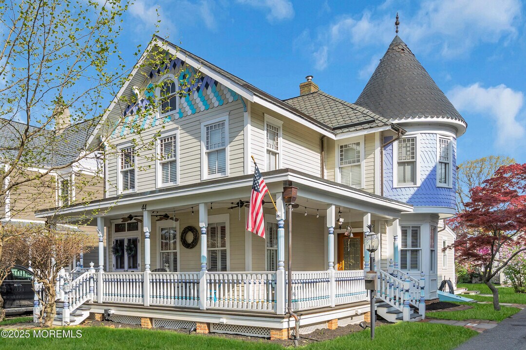 44 Irving Pl in Red Bank, NJ - Building Photo