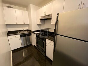5 AVENUE, Unit 12E in New York, NY - Building Photo - Building Photo
