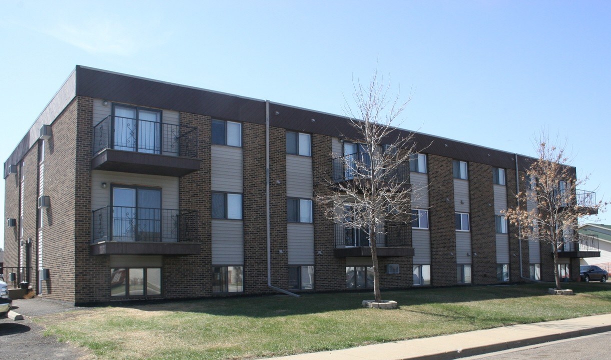 Jefferson Creek in Dickinson, ND - Foto de edificio