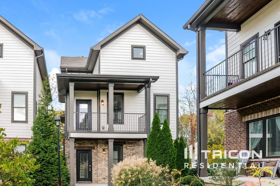 1230 Hillwood Private Cove in Nashville, TN - Building Photo