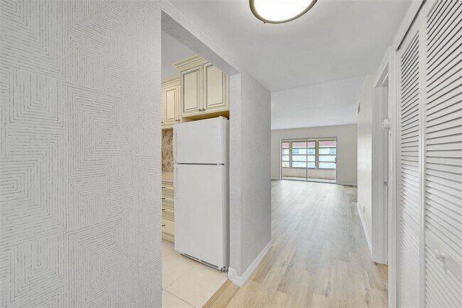 23 Abbey Ln in Delray Beach, FL - Building Photo - Building Photo