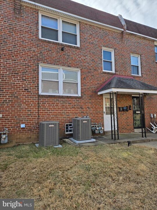 710 Long Acre Ct in Yeadon, PA - Building Photo