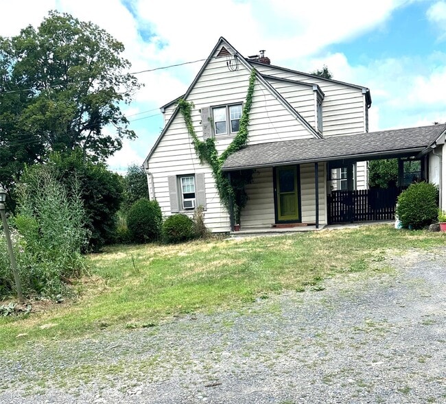 3970 Summerville Way in Chester, NY - Building Photo - Building Photo