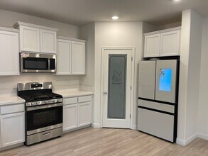 1624 Silvershire Dr in Stockton, CA - Building Photo - Building Photo