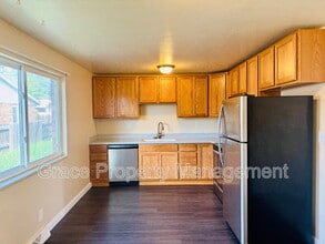 9123 Perry St in Westminster, CO - Foto de edificio - Building Photo