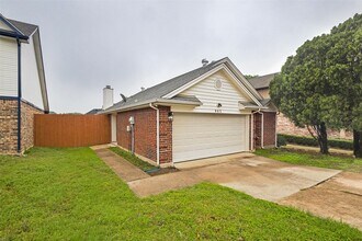 945 Ramblewood Dr in Lewisville, TX - Building Photo - Building Photo
