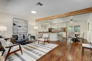 4546 Warm Springs Rd in Houston, TX - Building Photo