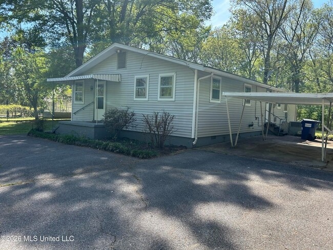 3464 S Red Banks Rd in Byhalia, MS - Foto de edificio - Building Photo