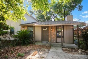 7816 Deborah Dr in Pensacola, FL - Building Photo