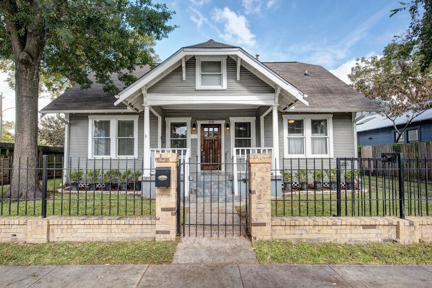 1135 Woodland St in Houston, TX - Foto de edificio