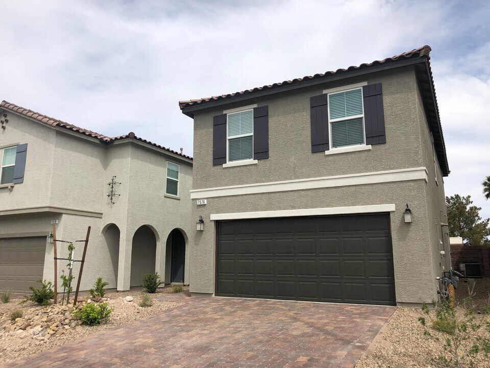 7576 Slipper Orchid St in Las Vegas, NV - Foto de edificio