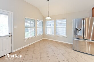 3010 Silverwood Park Ln in Spring, TX - Foto de edificio - Building Photo