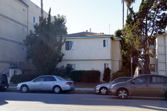 4461 Hazeltine Ave in Sherman Oaks, CA - Building Photo - Primary Photo