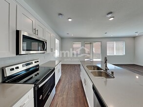 8921 Tiger Tooth Ave in Las Vegas, NV - Building Photo - Building Photo