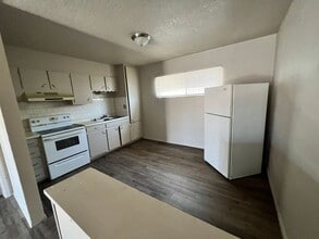 305 Charleston St SE in Albuquerque, NM - Foto de edificio - Building Photo