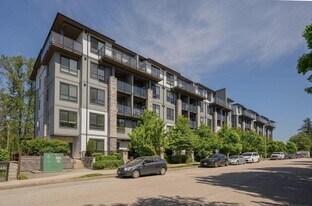 15351-15101 101 Ave in Surrey, BC - Building Photo
