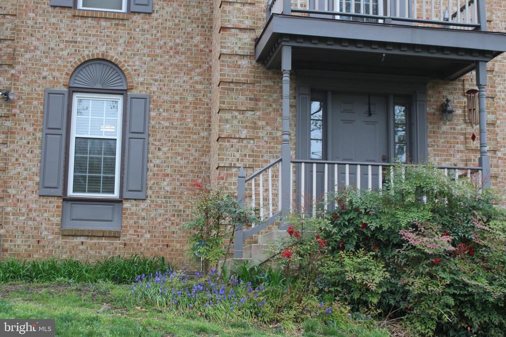 5900 Wescott Hills Way in Alexandria, VA - Foto de edificio