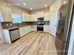 310 Skye Ln in Cartersville, GA - Foto de edificio - Building Photo