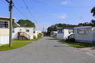 Double Branch Mobile Home Park in Tampa, FL - Building Photo