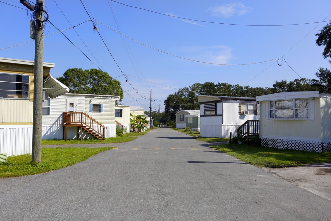 Double Branch Mobile Home Park in Tampa, FL - Building Photo