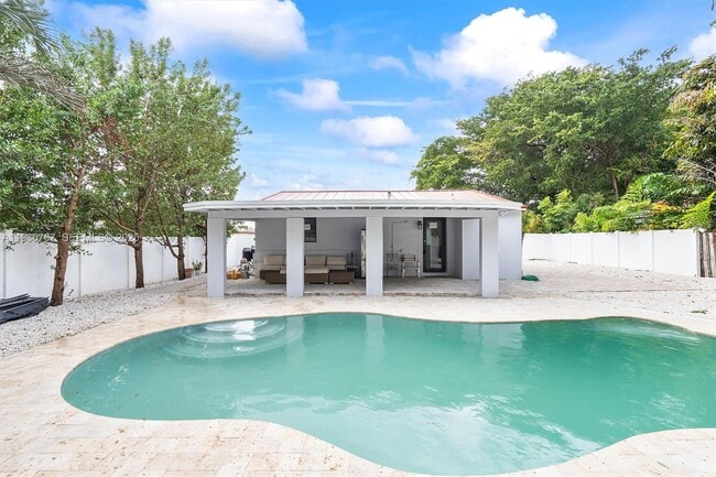 property at 1815 N 27th Ave