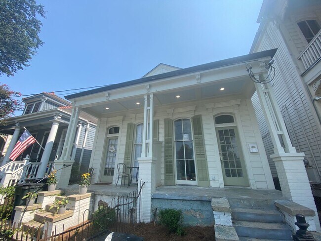 property at 5305 Magazine St