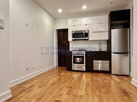 95 E 7th St in New York, NY - Building Photo