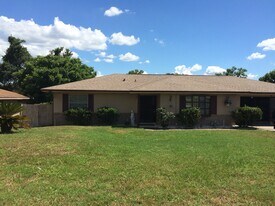 1899 E Chapel Dr in Deltona, FL - Building Photo