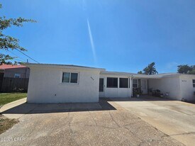 6216 Pridgen St in Panama City, FL - Building Photo