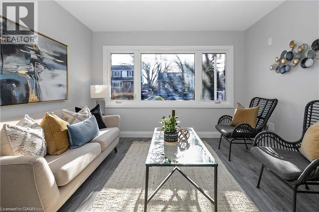 254 W 31st St in Hamilton, ON - Building Photo