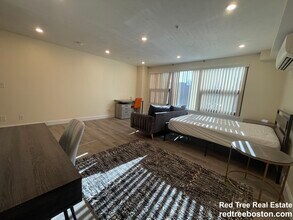 1026 Commonwealth Ave, Unit 202 in Boston, MA - Foto de edificio - Building Photo