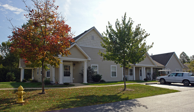 Tods Crossing in Warren, OH - Foto de edificio - Building Photo