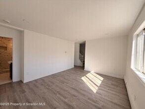 330R Cherry St in Scranton, PA - Building Photo - Building Photo