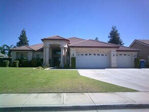 8501 Exodus Ln in Bakersfield, CA - Foto de edificio - Building Photo