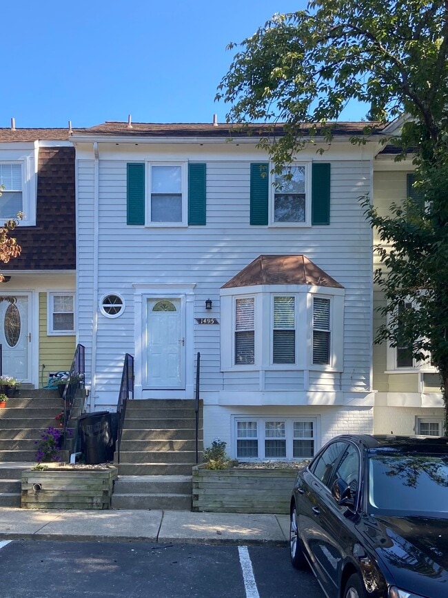 property at 1495 Lowell Ct