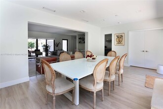875 W 47th St in Miami Beach, FL - Foto de edificio - Building Photo