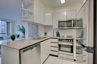 1125 Howe St in Vancouver, BC - Building Photo - Building Photo