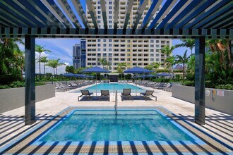 New River Yacht Club in Fort Lauderdale, FL - Foto de edificio - Building Photo