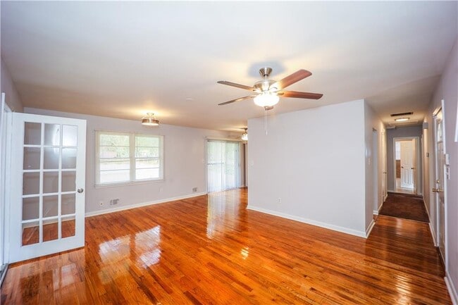 146 Oldenburg Dr in Riverdale, GA - Foto de edificio - Building Photo