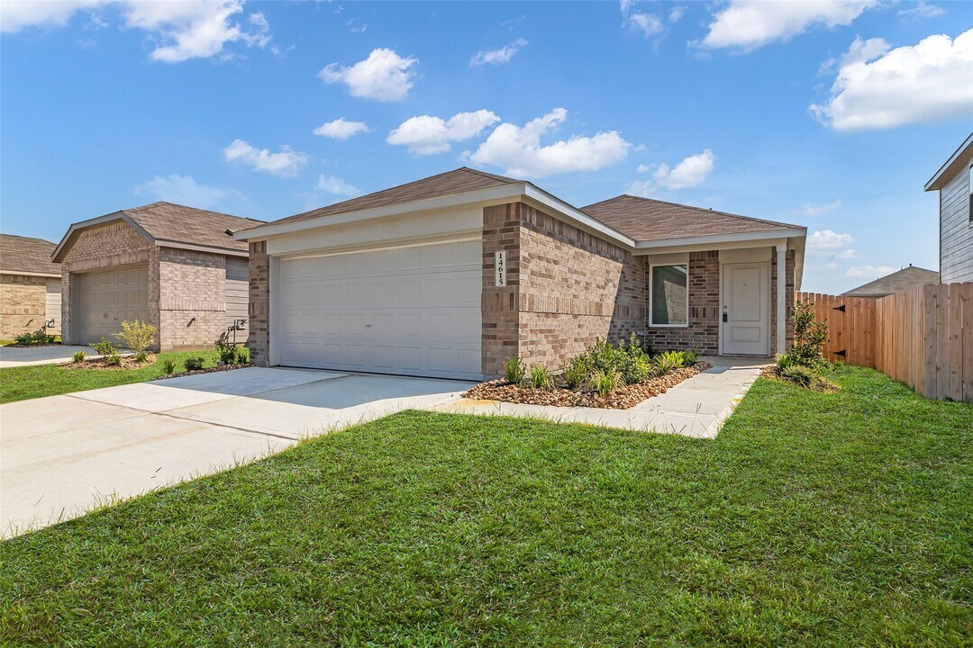 14615 Ascot Bend Cir in Conroe, TX - Building Photo