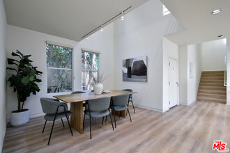 1701 N Beverly Dr in Beverly Hills, CA - Building Photo - Building Photo