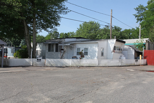 The Willows in East Hartford, CT - Foto de edificio - Building Photo