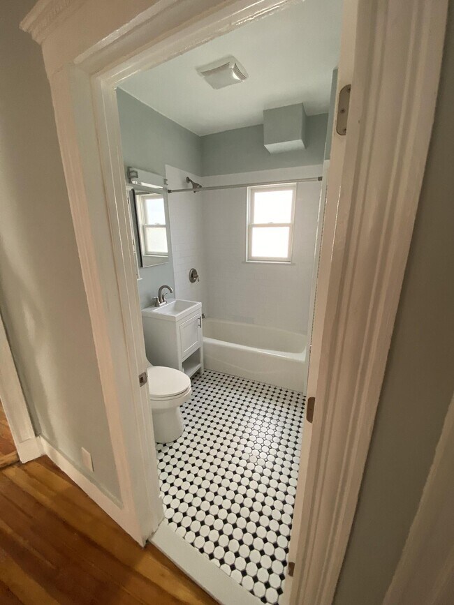 7 Bay State Ave, Unit 1 in Somerville, MA - Foto de edificio - Building Photo