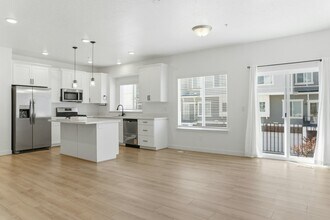 4208 W Camp Floyd Ct in Riverton, UT - Building Photo - Building Photo