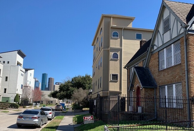property at 401 W Clay St