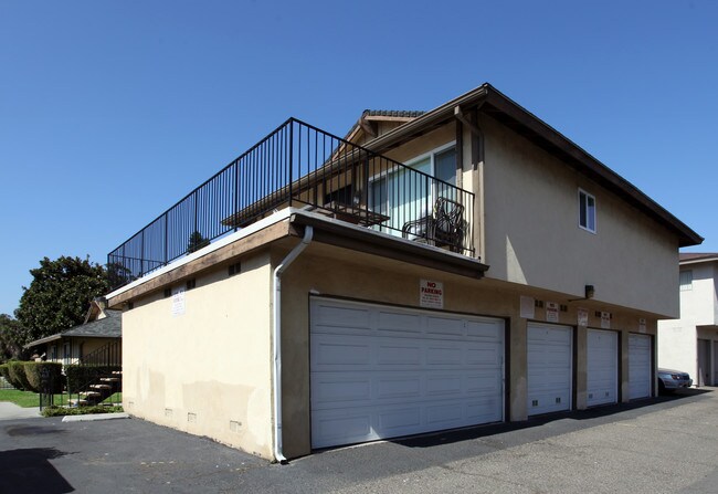 1216 S Athena Way in Anaheim, CA - Building Photo - Building Photo