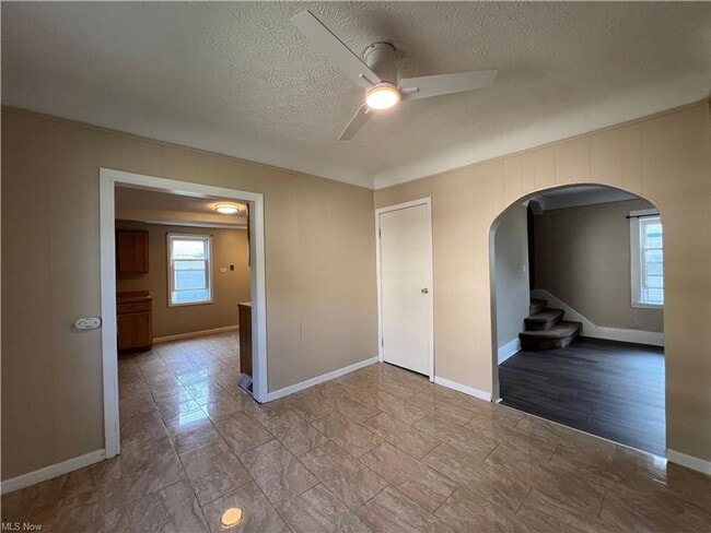 1365 Craneing Rd in Wickliffe, OH - Foto de edificio - Building Photo