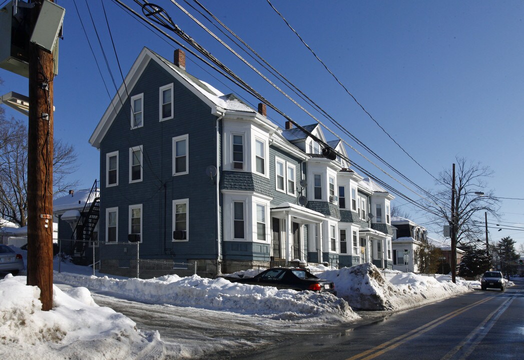 245-251 Charles St in Waltham, MA - Foto de edificio